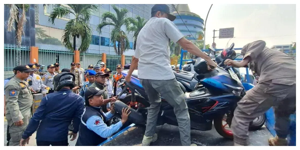 Penindakan Parkir Liar di Jaku (Sumber: beritajakarta.id)