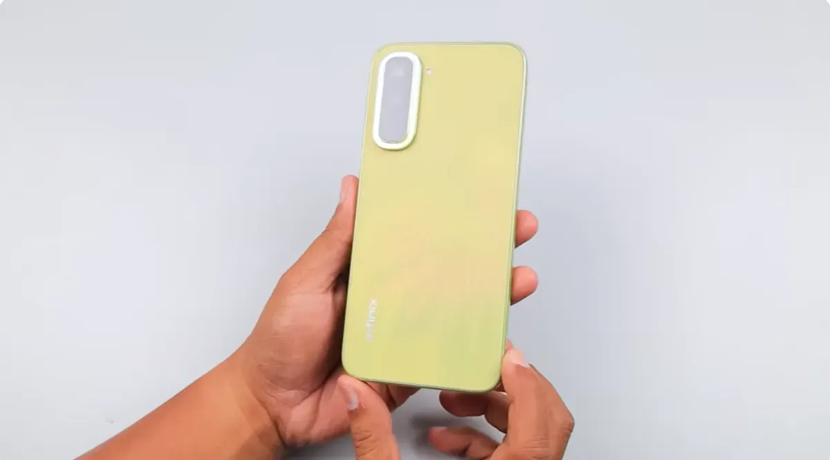 Spesifikasi HP Infinix Hot 70. (Sumber: youtube.com/@JagatReview)