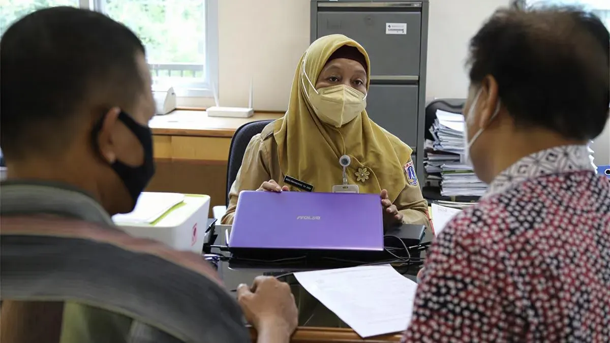 Ilustrasi. Layanan posko THR keagamaan 2026 dari Disnaker (Sumber: beritajakarta.id | Foto: beritajakarta.id)