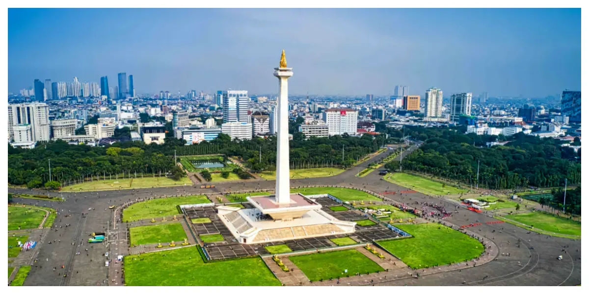 Tugu Monumen Nasional (Monas) di Jakarta (Sumber: indonesia.travel)