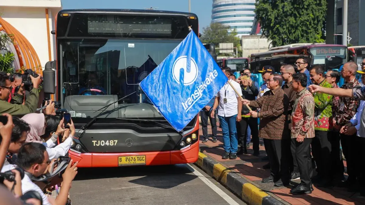 Gubernur DKI Jakarta, Pramono Anung resmi meluncurkan layanan Transjabodetabek rute SH2 yang menghubungkan Terminal Blok M dengan Bandara Soekarno-Hatta (Soetta). (Sumber: beritajakarta.id | Foto: beritajakarta.id)