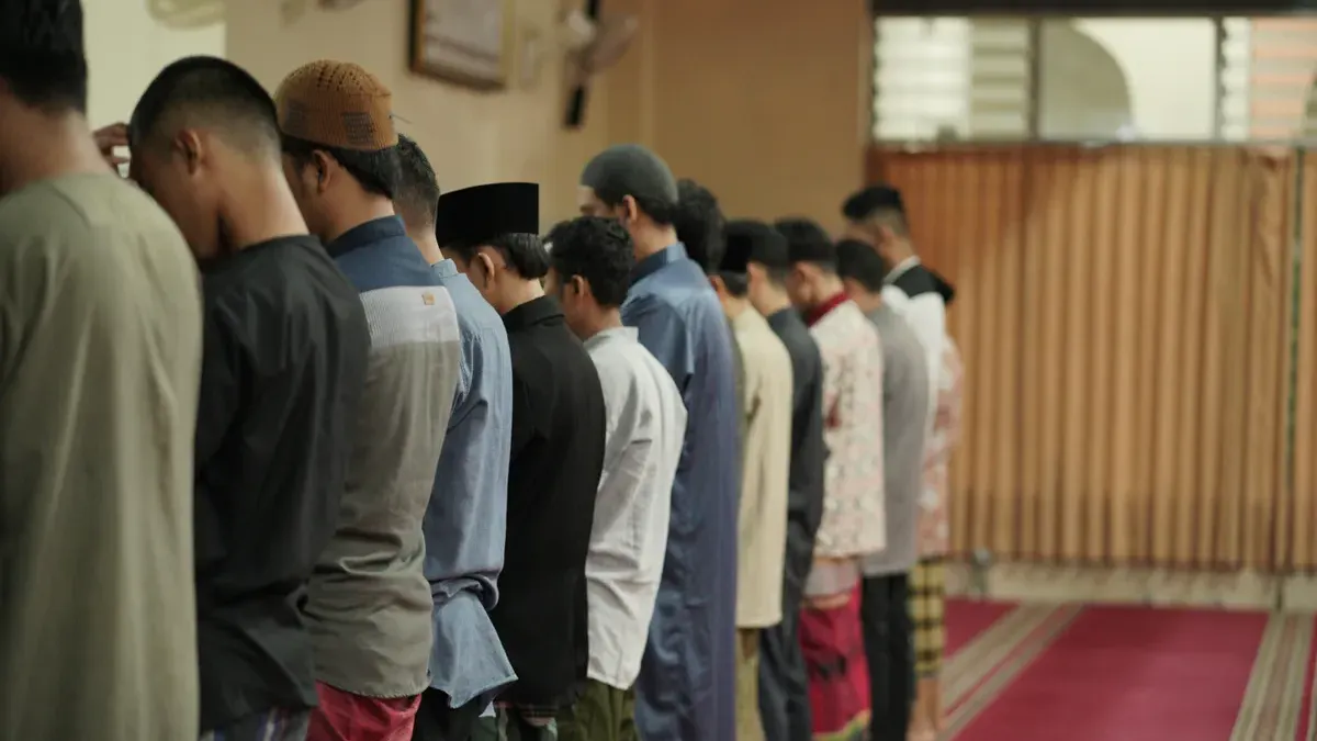 Ilustrasi Shalat Idul Fitri 2026. (Sumber: Unsplash/Masjid Pogung Raya)
