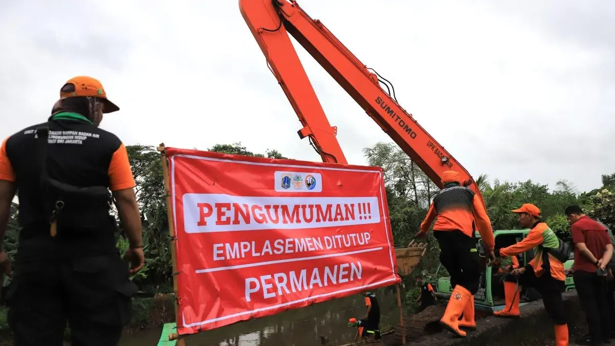 Dinas Lingkungan Hidup DKI Jakarta resmi menutup secara permanen emplasemen sampah di TPU Tanah Kusir, Pesanggrahan, Jakarta Selatan (Sumber: beritajakarta.id | Foto: beritajakarta.id)