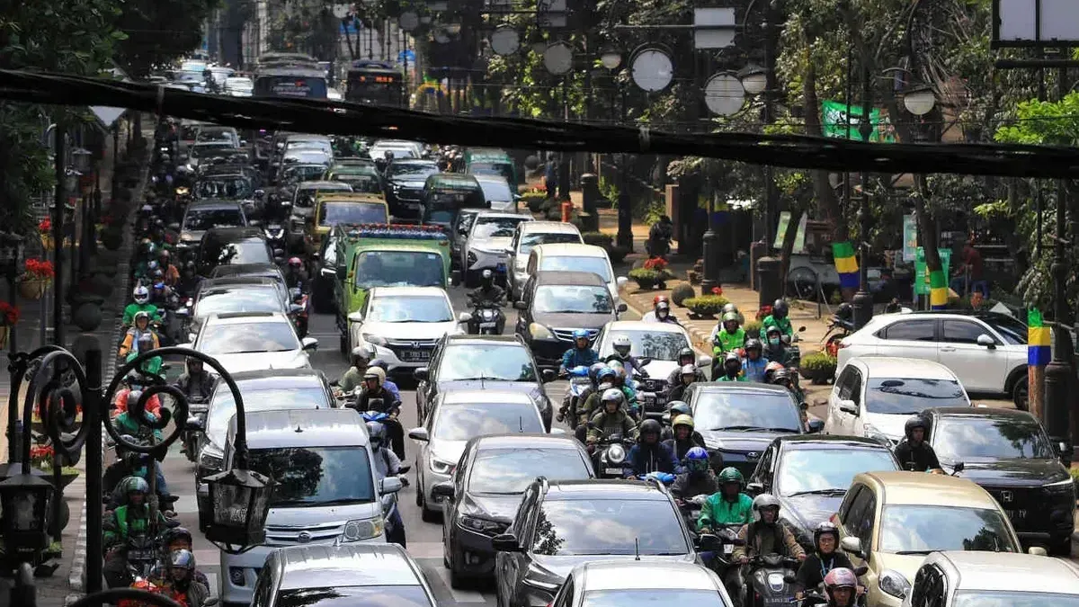 Ilustrasi - faktor penentu premi asuransi mobil, mulai jenis polis, usia kendaraan, intensitas penggunaan hingga wilayah risiko (Foto: Ayobandung.com)
