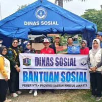 Dinas Sosial DKI Jakarta diketahui memberikan bantuan logistik berupa makanan siap saji, kebutuhan dasar, perlengkapan keluarga dan sekolah. (Sumber: Beritajakarta.id | Foto: Beritajakarta.id)