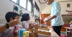 Ramai Protes Anak-Anak Sekolah Belum Kebagian Jatah Program Makan Siang Gratis, Prabowo Minta Maaf