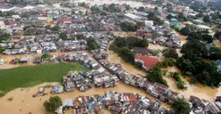 Bikin Geleng Kepala Banjir 6 Meter di Bekasi! Tenggelamkan 2 Rumah di Pondok Gede Permai, Ada Korban Jiwa?