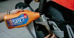 Mau Mudik Belum Ganti Oli? Kenali Perbedaan Oli Palsu dan Oli Asli