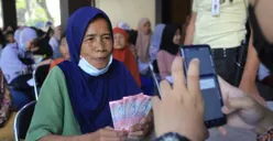 Penting! Daftar Bansos yang Cair Awal Mei 2025: PIP, BLT Dana Desa, hingga Atensi YAPI
