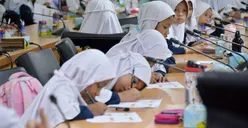 Mau Pilih KJP atau Sekolah Gratis? Simak Kelebihan dan Kekurangan Dua Program Tersebut!