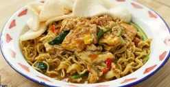 Cara Bikin Mie Nyemek Telur: Resep Sederhana Menu Buka Puasa Praktis ala Chef Devina Hermawan