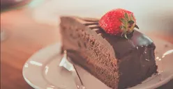 Beda Banget! Rekomendasi Resep Kue Lebaran: Chocolate Cake Lumer Viral Super Lembut 