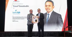 Dinilai Berhasil Terapkan Pemasaran Berbasis Teknologi , bank bjb Raih Indonesia Best CMO Award 2024 dari Warta Ekonomi