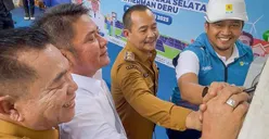 Lama Diperjuangkan, Gubernur Herman Deru Resmi Nyalakan Listrik PLN di 5 Desa di Kecamatan Keluang Muba