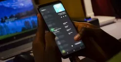Cara Menghidupkan HP yang Mati Total Tanpa Tombol Power dan Volume