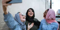 Haus Validasi, Bolehkah Orang Islam Pamer Harta di Media Sosial?