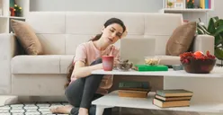 5 Tanda Ini Menunjukkan Bahwa Kamu Sedang Menyia-nyiakan Hidupmu, Mana yang Sering Kamu Lakukan?