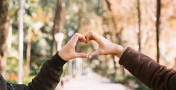 Psikologi Cinta: 17 Tanda Seseorang Jatuh Cinta Kepadamu yang Tak Pernah Kamu Sadari