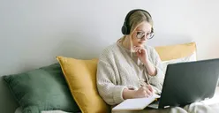 4 Rekomendasi Pekerjaan Online Cuma Modal HP atau Laptop dan Internet, Bisa Kerja Sambil Rebahan, Gaji Capai Rp10 Juta