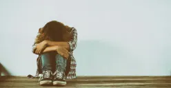 5 Tanda Trauma yang Tak Disadari, Terlalu Baik Salah Satunya