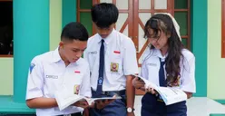TOP 10  di Jawa Timur Berdasarkan Nilai Ujian Nasional, Mohon Maaf No 1 Bukan dari Kota Surabaya!