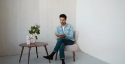 5 Cara Duduk Ini Bisa Bongkar Semua Gaya dan Kepribadian Seseorang, Kamu yang Mana?