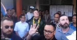 Resmikan Jaringan Internet Starlink di Bali, Ekspresi Elon Musk dan Bodyguard Lihat Burung Gereja Jadi Sorotan, Warganet: Jangan Kuatir Pak... 