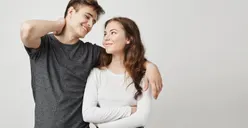 Kenali Bahasa Tubuhnya! Ini 7 Tanda Pria Cuek Jatuh Cinta Sama Kamu