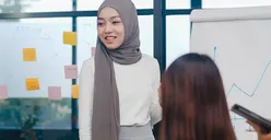 10 Tips Bahasa Tubuh yang Wajib Kamu Kuasai agar Menjadi Lebih Menarik dan Percaya Diri