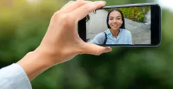 Mau Hasil Video yang Ciamik? Ini Tips Merekam Video dengan HP Ala Vlogger 