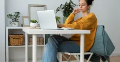 4 Kerja Remote yang Cocok untuk Mahasiswa, Bisa Tambah Uang Saku dan Tak Jadi Beban Ortu!