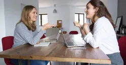 4 Rahasia Agar Disukai Orang Lain Lewat Cara Bicara, Coba Lakukan Sekarang!