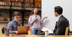 Jurusan Ilmu Komunikasi: Tak Hanya Jago Ngomong, Ini 8 Prospek Kerja Menanti di Era Digital
