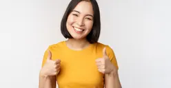 6 Tanda Psikologi Seseorang yang Memiliki Banyak Masalah Namun Tetap Terlihat Bahagia