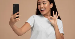 4 Tips Postur Tubuh yang Baik Ketika Menggunakan HP, Lakukan Ini dan Hidupmu akan Lebih Bermakna