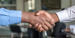 Tips Mengenali Kepribadian dari Cara Berjabat Tangan atau Salaman, Jangan Lakukan ini Kepada Orang Baru Dikenal