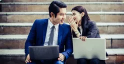 Siap-siap Cinlok! Ini 5 Tanda Teman Kerja Diam-diam Jatuh Cinta Padamu, Kamu Pernah Mengalaminya?