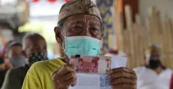 KPM BANJIR REZEKI! 10 Bansos Cair Mulai Hari Ini 5 Agustus 2024 Ke Saldo KKS, Benarkah BLT Mitigasi Termasuk?