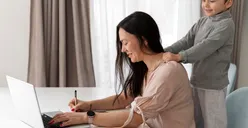 Cuma Modal HP! Ini 3 Ide Kerjaan Remote yang Cocok Buat Ibu Rumah Tangga