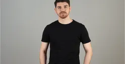 Psikologi Kepribadian Orang yang Suka Memakai Pakaian Warna Hitam, Seperti Apa?