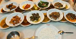 Suka Makan Masakan Padang? Tempat Ini di Jakarta Barat Bisa Jadi Pilihan Terbaik