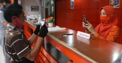 Bukan PKH atau BPNT! 2 Bansos Tahap 4 Cair Surat Undangan PT Pos Dibagikan, Pemilik ATM Mandiri dan BSI Cek Rekening Sekarang