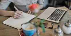 Kuliah sambil cari Cuan! Pekerjaan Freelance untuk Mahasiswa, Gen Z Pemasaran Media Sosial? Mau Coba? Cek di Sini!