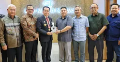 Sabet Penghargaan dari IPDN, PJ Gubernur Sumsel Kunjungi Kantor PT Ayo Media Network untuk Jajaki Potensi Kerja Sama