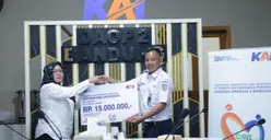 KAI Daop 2 Berikan Bantuan TJSL ke Masyarakat Jawa Barat, Fokus pada Ibadah dan UMKM