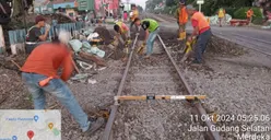 PT KAI Daop 2 Bandung Lakukan Perbaikan Perlintasan Rel Jalan Ahmad Yani