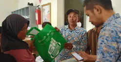 Senin Berkah! 5 Bansos Positif Cair di Pos Indonesia dan Kartu ATM Hari Ini, PKH dan BPNT Termasuk?