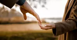 5 Tanda Psikologi Jika Kamu dan Dia Diam-diam Saling Memikirkan Satu Sama Lain