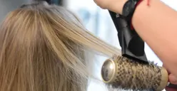 Fakta Psikologi Wanita Dilihat dari Kebiasaan Menyisir Rambut: Belahan Rambut ke Arah Kiri, Kanan, Tengah, Kamu yang Mana?