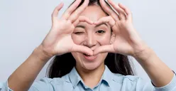 5 Cara Ampuh Mengetahui Dia Suka Kamu atau Tidak, Salah Satunya Ada Panggilan Unik!